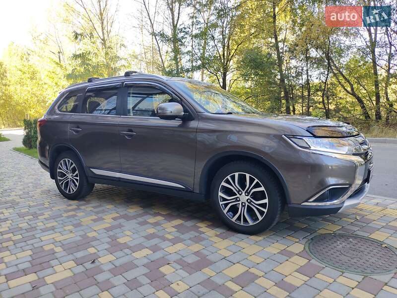 Внедорожник / Кроссовер Mitsubishi Outlander 2017 в Чернигове