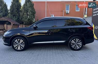 Внедорожник / Кроссовер Mitsubishi Outlander 2021 в 
