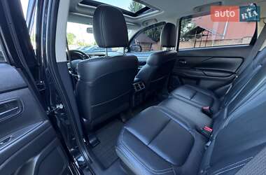 Внедорожник / Кроссовер Mitsubishi Outlander 2021 в 
