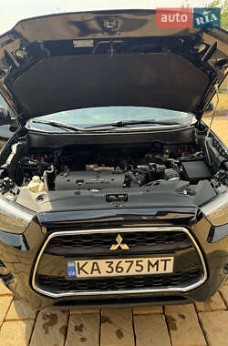 Внедорожник / Кроссовер Mitsubishi Outlander 2014 в 