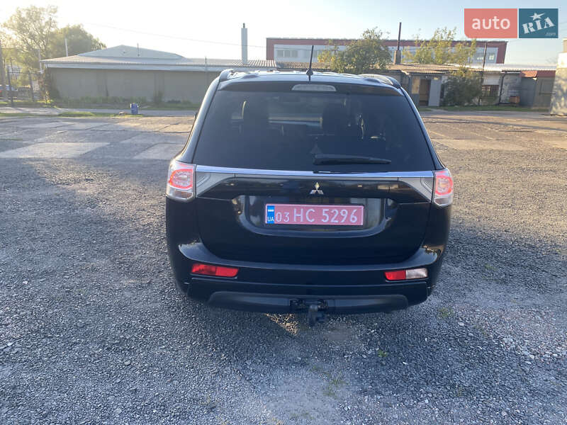 Внедорожник / Кроссовер Mitsubishi Outlander 2013 в Нововолынске