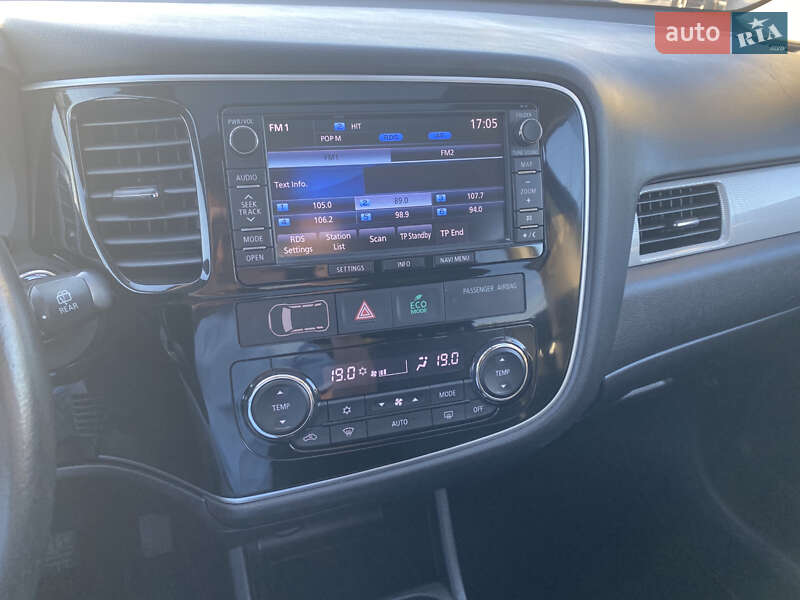 Внедорожник / Кроссовер Mitsubishi Outlander 2013 в Нововолынске