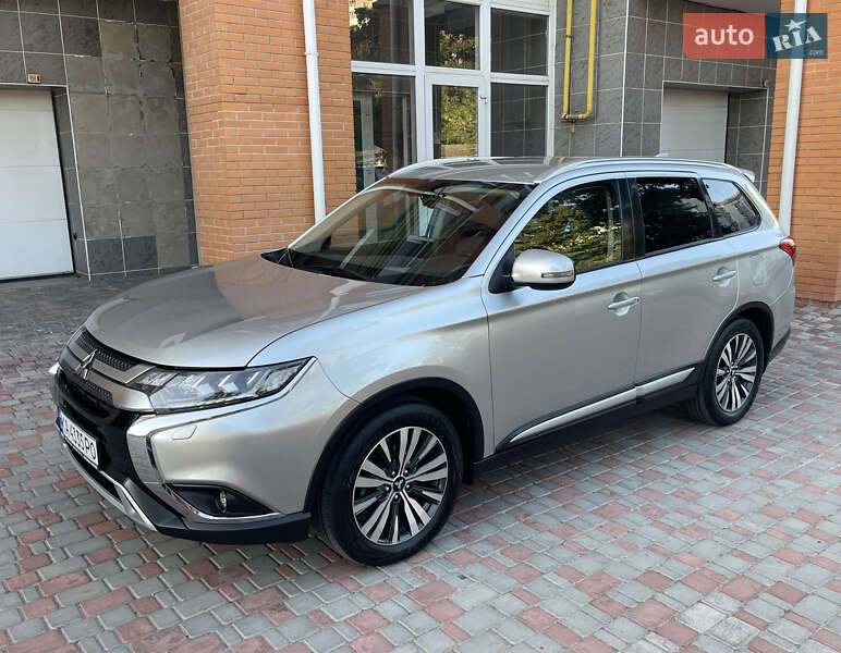 Внедорожник / Кроссовер Mitsubishi Outlander 2020 в 