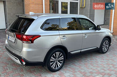 Внедорожник / Кроссовер Mitsubishi Outlander 2020 в 