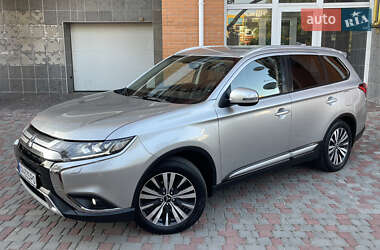 Внедорожник / Кроссовер Mitsubishi Outlander 2020 в 