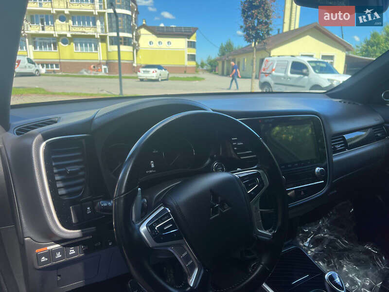 Позашляховик / Кросовер Mitsubishi Outlander 2020 в Львові фото 37 Позашляховик / Кросовер Mitsubishi Outlander 2020 в Львові