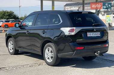 Внедорожник / Кроссовер Mitsubishi Outlander 2013 в 