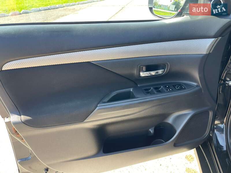 Внедорожник / Кроссовер Mitsubishi Outlander 2013 в Ужгороде