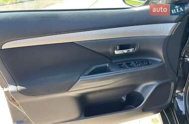 Внедорожник / Кроссовер Mitsubishi Outlander 2013 в 