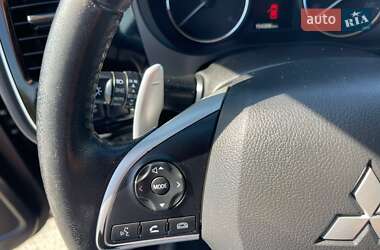 Внедорожник / Кроссовер Mitsubishi Outlander 2013 в 