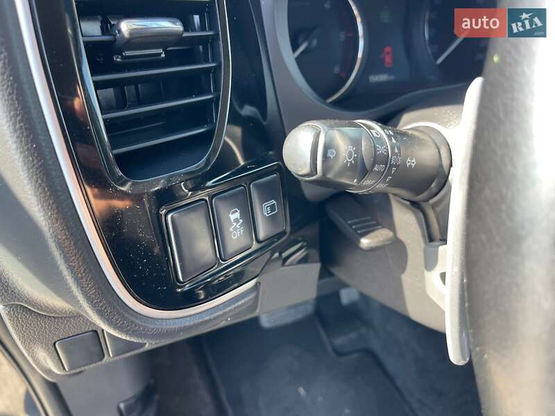 Внедорожник / Кроссовер Mitsubishi Outlander 2013 в Ужгороде