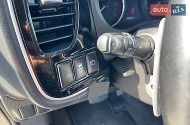 Внедорожник / Кроссовер Mitsubishi Outlander 2013 в 