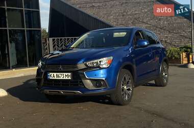 Позашляховик / Кросовер Mitsubishi Outlander 2016 в Києві
