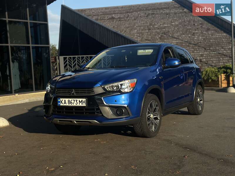 Внедорожник / Кроссовер Mitsubishi Outlander 2016 в Киеве