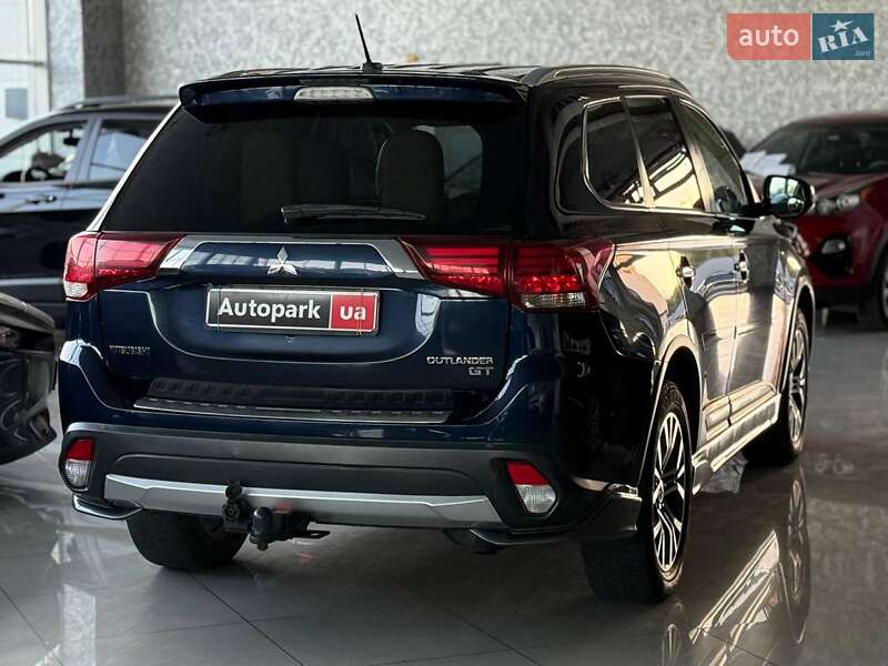 Позашляховик / Кросовер Mitsubishi Outlander 2016 в Одесі