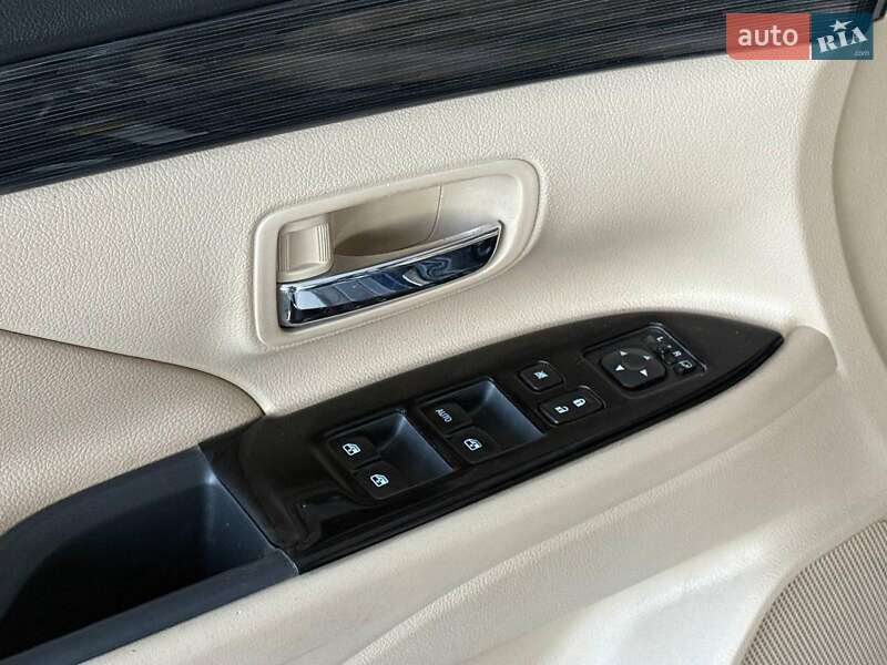Позашляховик / Кросовер Mitsubishi Outlander 2016 в Одесі