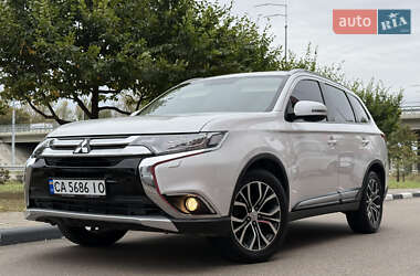 Внедорожник / Кроссовер Mitsubishi Outlander 2015 в 
