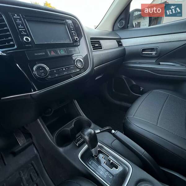 Позашляховик / Кросовер Mitsubishi Outlander 2016 в Чернігові
