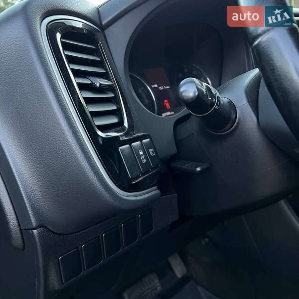 Позашляховик / Кросовер Mitsubishi Outlander 2016 в Чернігові