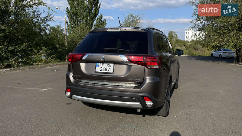 Позашляховик / Кросовер Mitsubishi Outlander 2015 в Кривому Розі фото 6 Позашляховик / Кросовер Mitsubishi Outlander 2015 в Кривому Розі