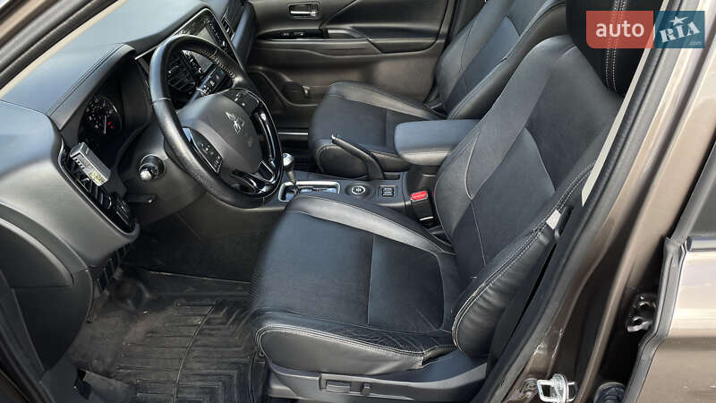 Позашляховик / Кросовер Mitsubishi Outlander 2015 в Кривому Розі фото 10 Позашляховик / Кросовер Mitsubishi Outlander 2015 в Кривому Розі