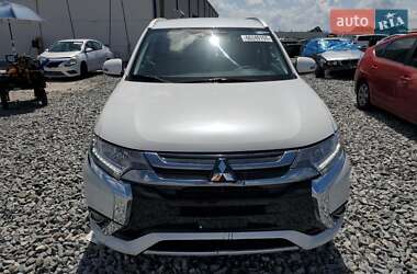 Внедорожник / Кроссовер Mitsubishi Outlander 2018 в 