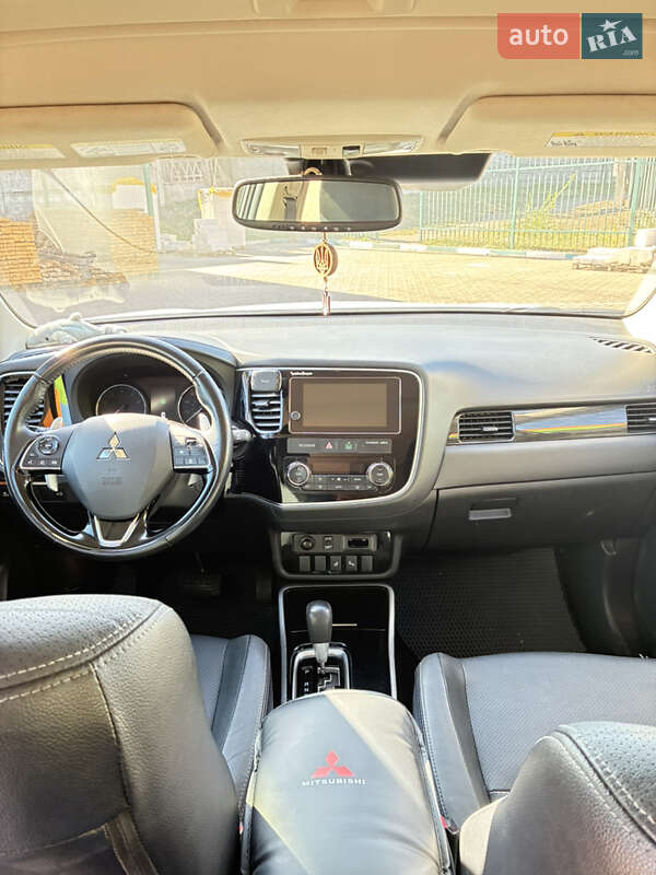Внедорожник / Кроссовер Mitsubishi Outlander 2017 в Кривом Роге