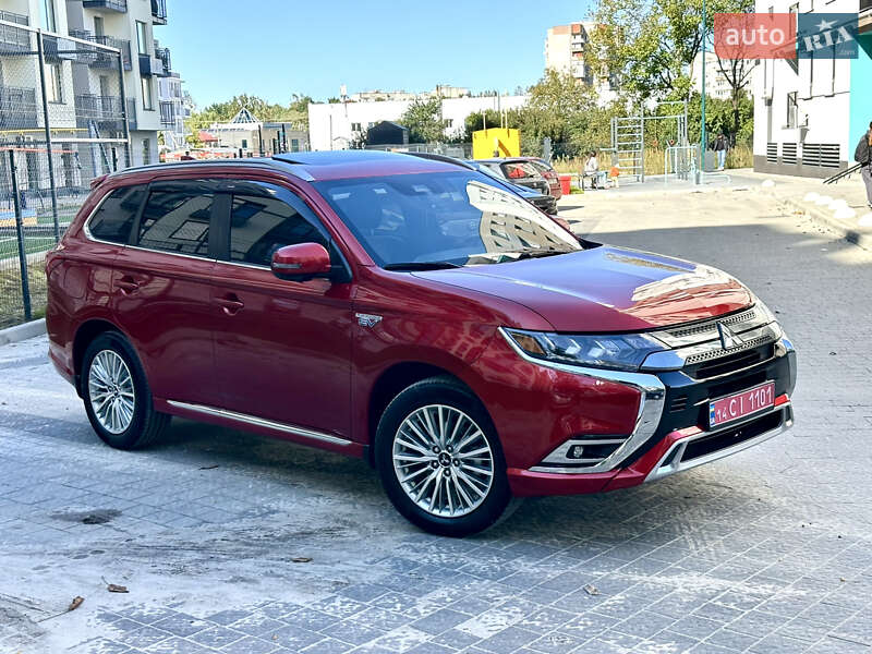 Внедорожник / Кроссовер Mitsubishi Outlander 2021 в Львове