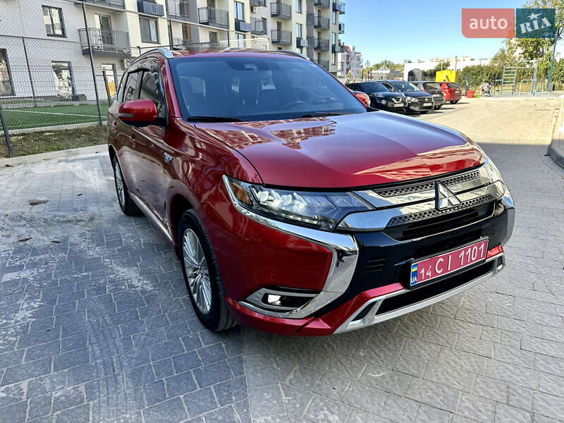 Внедорожник / Кроссовер Mitsubishi Outlander 2021 в Львове
