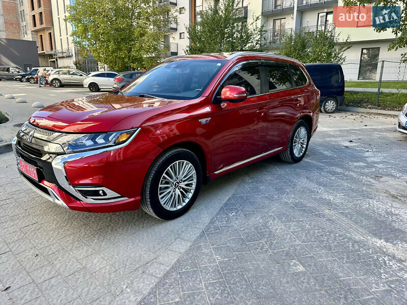 Внедорожник / Кроссовер Mitsubishi Outlander 2021 в Львове