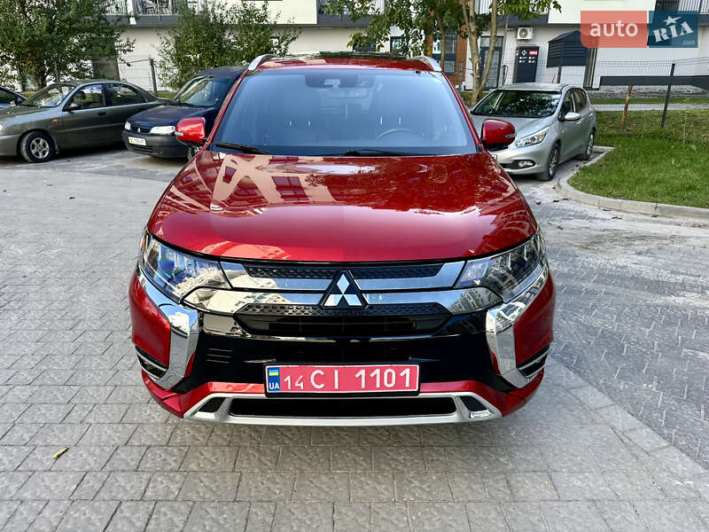 Внедорожник / Кроссовер Mitsubishi Outlander 2021 в Львове