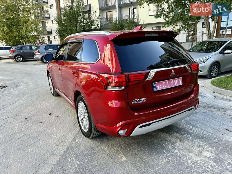 Внедорожник / Кроссовер Mitsubishi Outlander 2021 в Львове