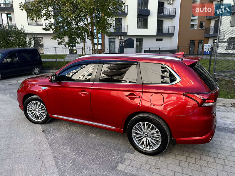 Внедорожник / Кроссовер Mitsubishi Outlander 2021 в Львове