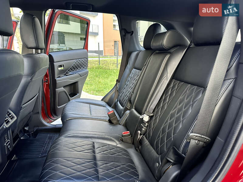 Внедорожник / Кроссовер Mitsubishi Outlander 2021 в Львове