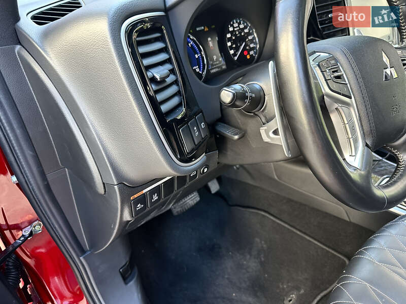 Внедорожник / Кроссовер Mitsubishi Outlander 2021 в Львове