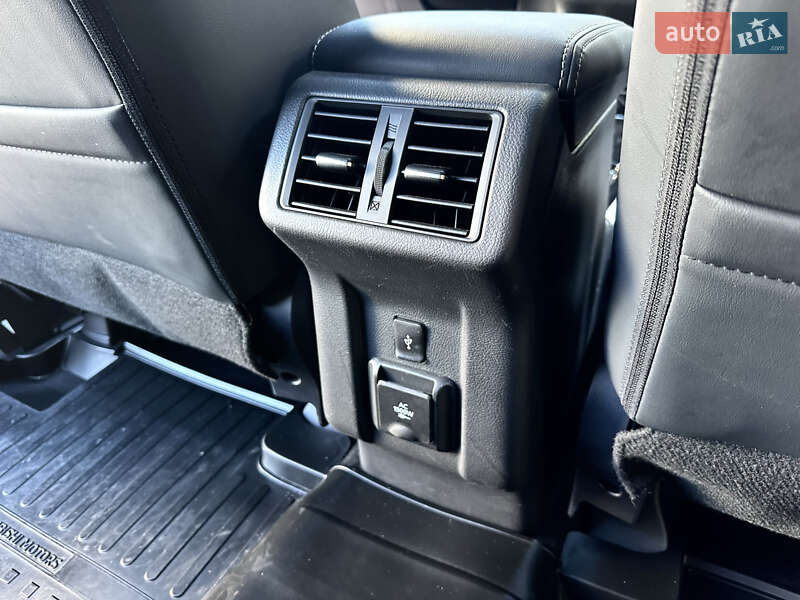 Внедорожник / Кроссовер Mitsubishi Outlander 2021 в Львове