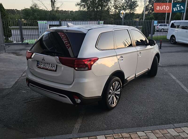 Внедорожник / Кроссовер Mitsubishi Outlander 2019 в Полтаве