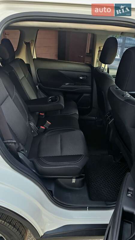 Внедорожник / Кроссовер Mitsubishi Outlander 2019 в Полтаве