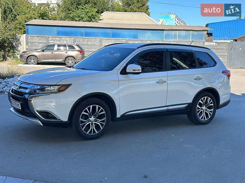 Внедорожник / Кроссовер Mitsubishi Outlander 2015 в Днепре