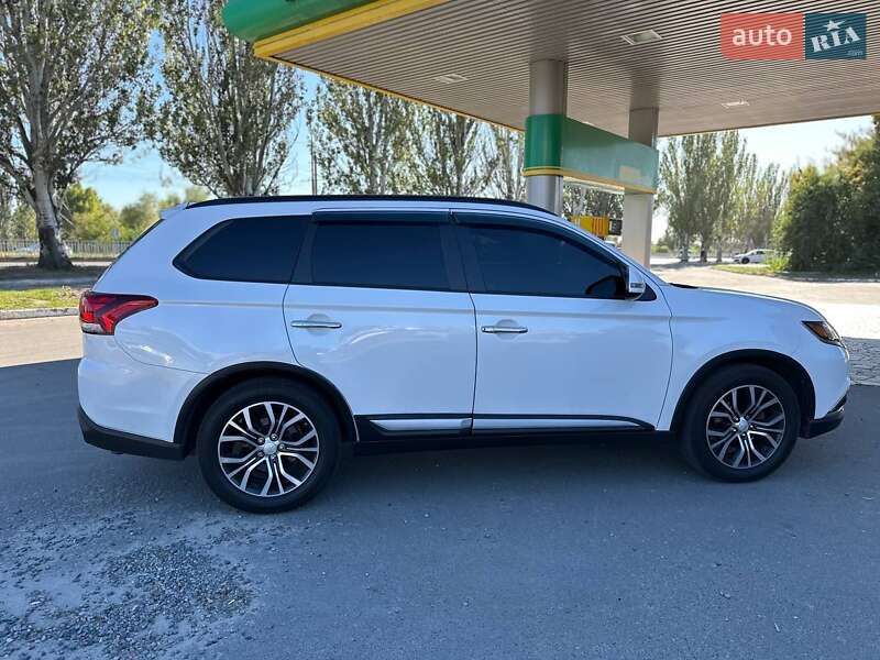 Внедорожник / Кроссовер Mitsubishi Outlander 2015 в Днепре