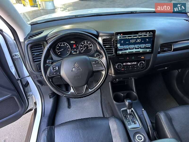 Внедорожник / Кроссовер Mitsubishi Outlander 2015 в Днепре