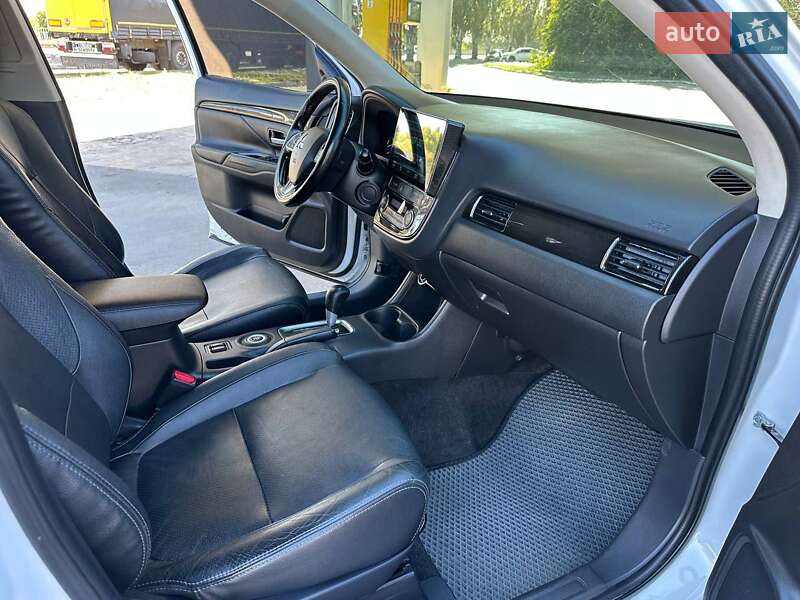 Внедорожник / Кроссовер Mitsubishi Outlander 2015 в Днепре