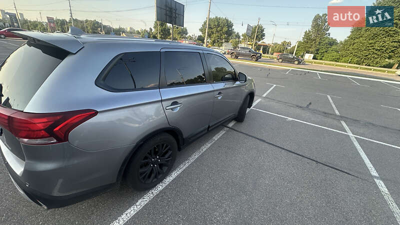 Позашляховик / Кросовер Mitsubishi Outlander 2015 в Києві