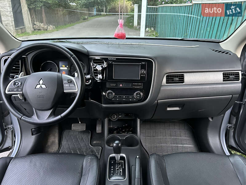 Внедорожник / Кроссовер Mitsubishi Outlander 2013 в Киеве