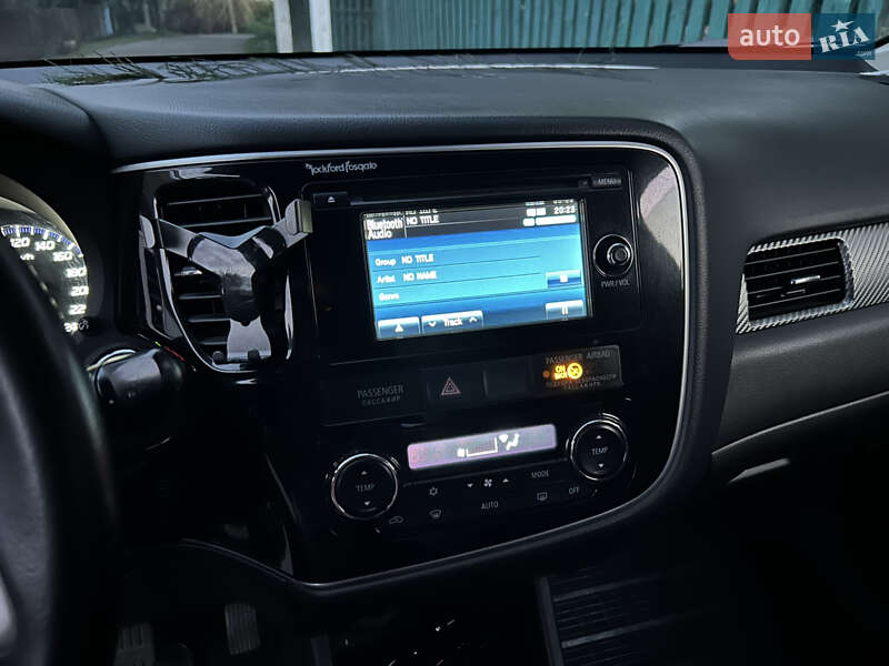 Внедорожник / Кроссовер Mitsubishi Outlander 2013 в Киеве