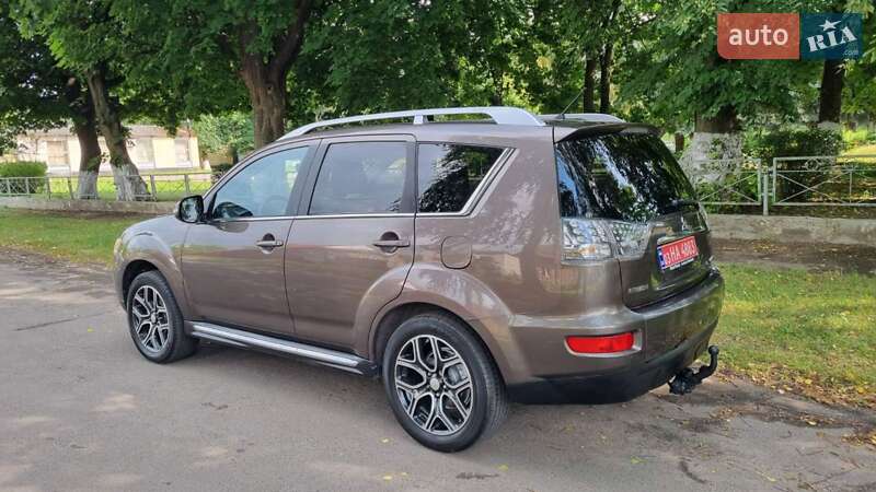 Внедорожник / Кроссовер Mitsubishi Outlander 2011 в Луцке