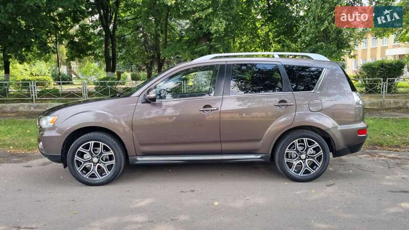 Внедорожник / Кроссовер Mitsubishi Outlander 2011 в Луцке