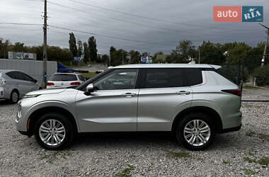 Внедорожник / Кроссовер Mitsubishi Outlander 2022 в 