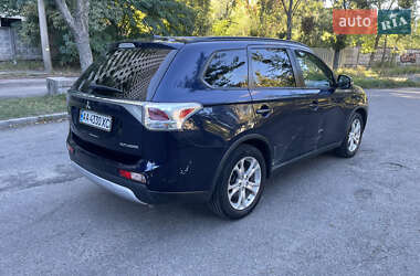 Внедорожник / Кроссовер Mitsubishi Outlander 2014 в 