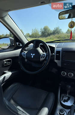 Внедорожник / Кроссовер Mitsubishi Outlander 2010 в 